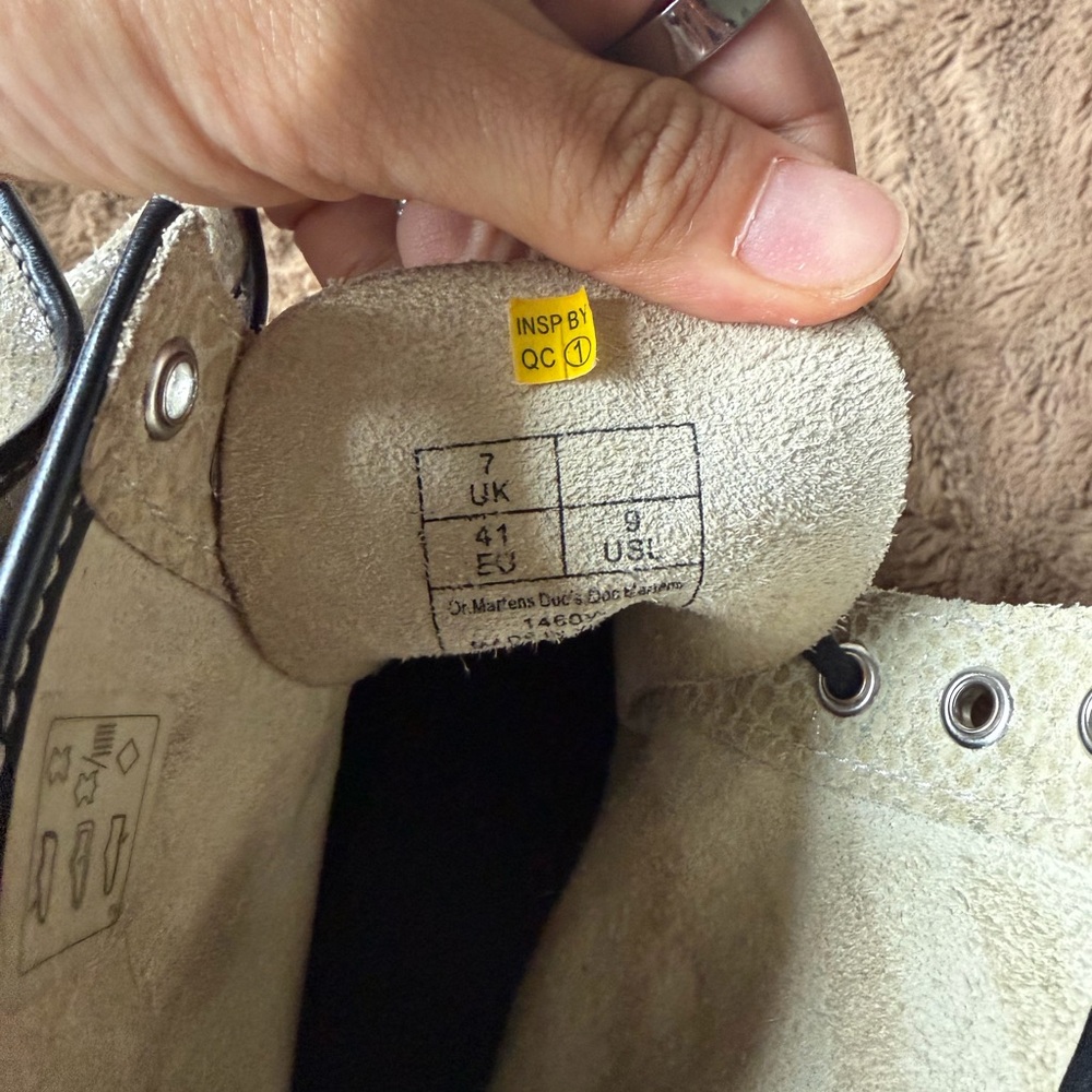 Beige snakeskin Textured Lace-Up Combat Boots doc marten - Picture 6 of 6